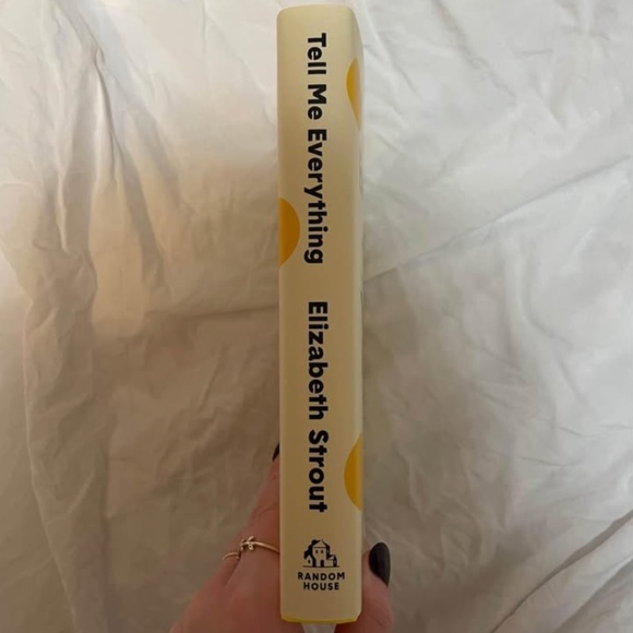 *BRAND NEW* Fiction Book: Tell Me Everything by Elizabeth Strout - Picture 2 of 4